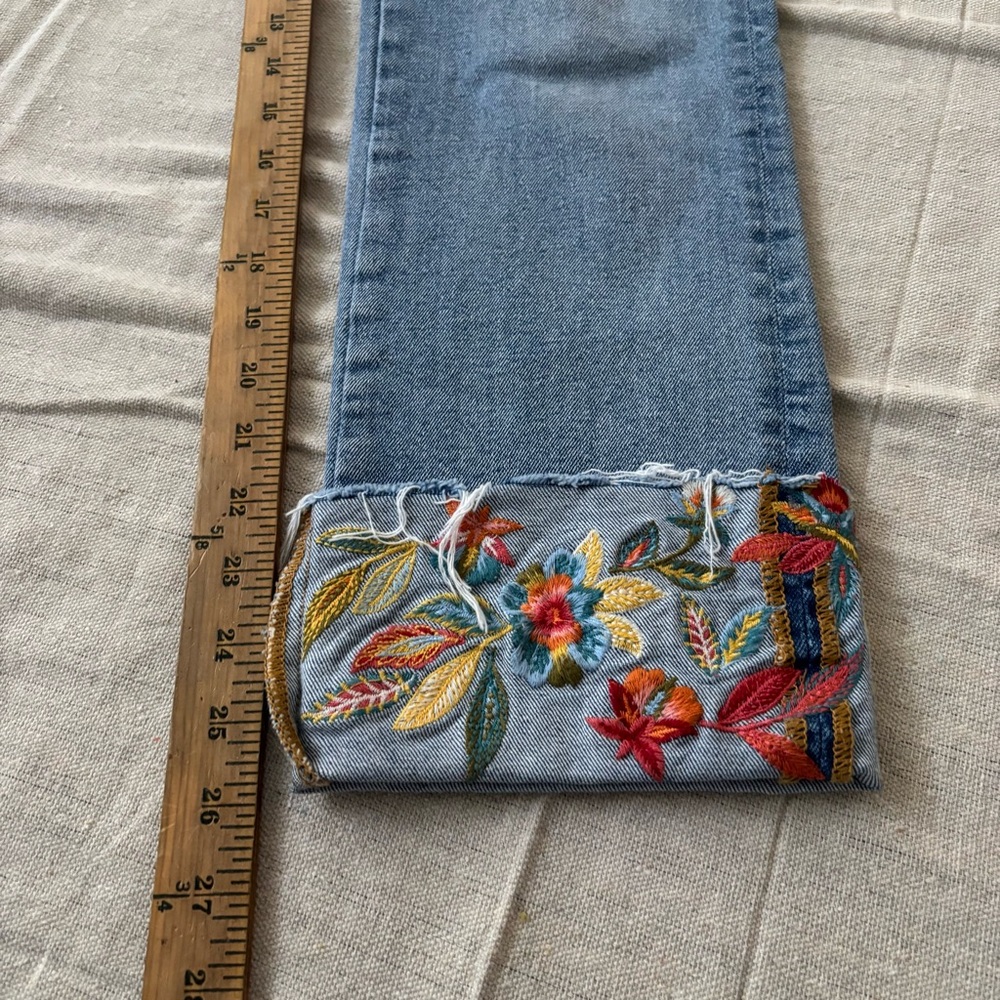Driftwood Colette Floral Embroidered Jeans Cuffed Cropped Boho Womens Size 27 - Picture 12 of 12